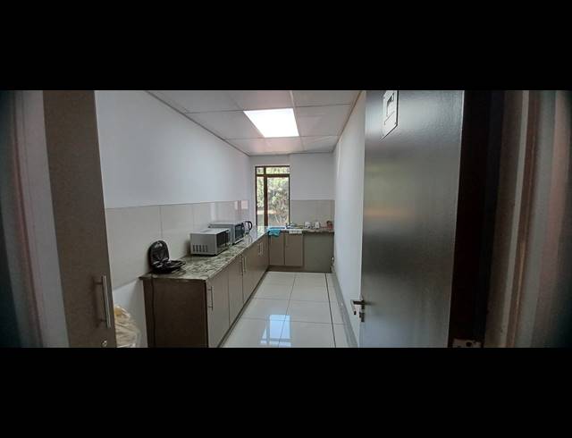 267M² OFFICE TO LET IN HYDE PARK